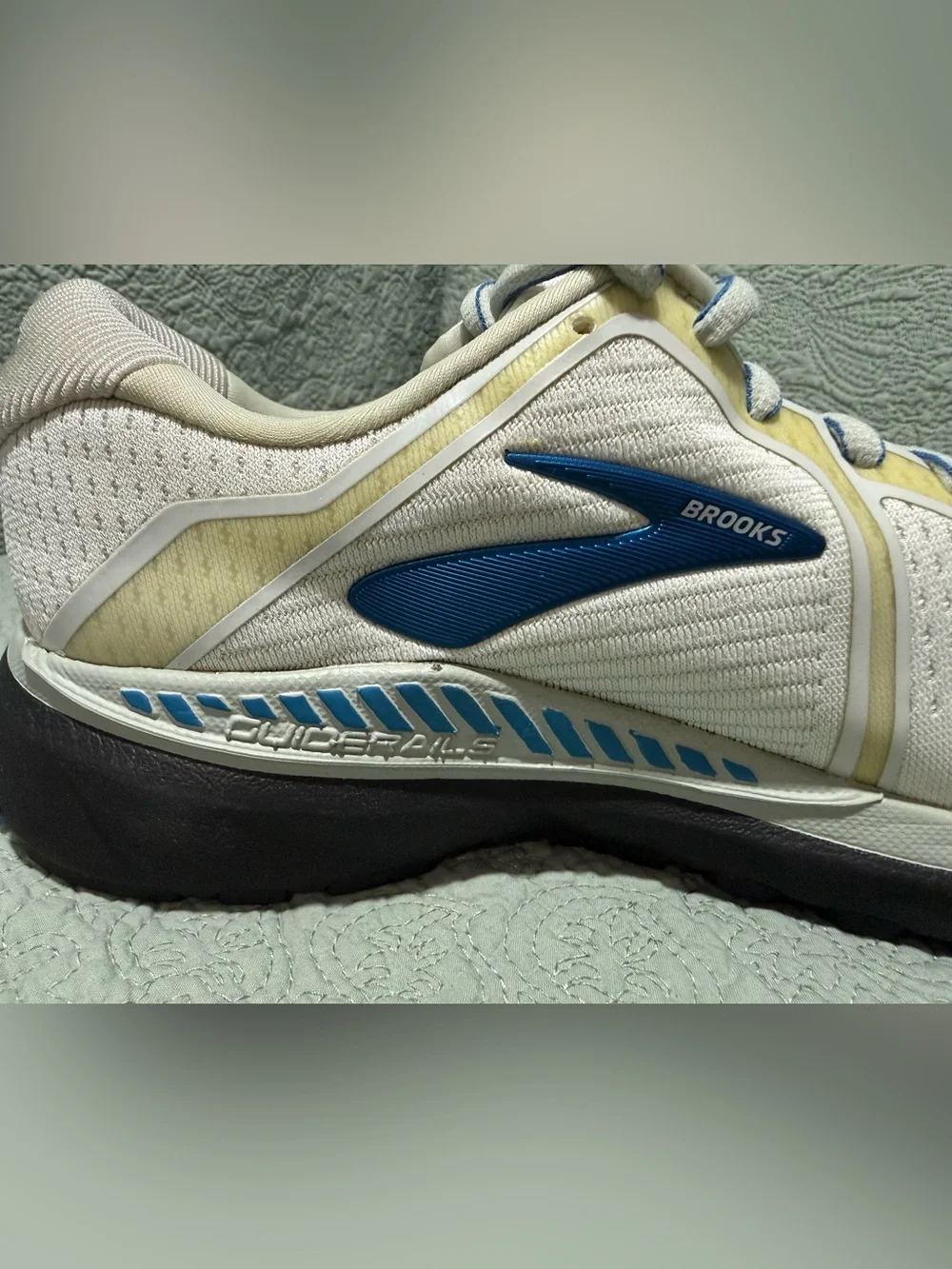 Brooks Adrenaline GTS 20 Men’s Size 8 Woman’s Approximate Size 9.5